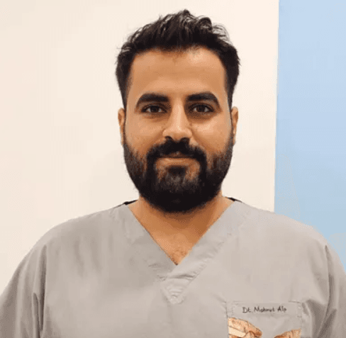 صورة شخصية للدكتور محمود ألب، طبيب أسنان، أتاكوي باكركوي إسطنبول